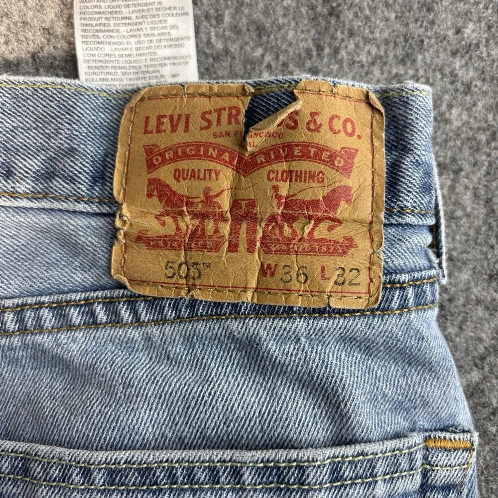 Levi's 505 Jeans Mens‎ 36x32 Straight Leg Light Wash Distressed Faded Blue Denim